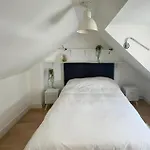 1 Bedroom Awesome In Σπίτι διακοπών *