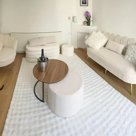 1 Bedroom Awesome In